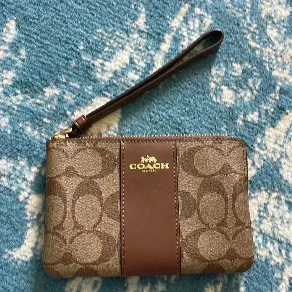 Coach leather zipper wristlet NWT